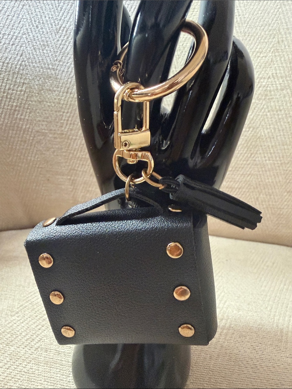 Source Unknown Black Mini Bag Charm with Gold Hardware and Pearl Accent - Picture 4 of 6